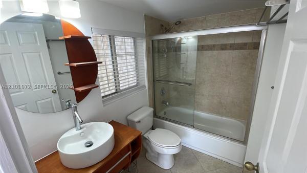 Village East, 2005 SE 10th Ave #417, Fort Lauderdale, Florida 33316, image 1