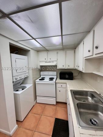 Samari Lake East, 10000 NW 80th Ct #2537, Hialeah Gardens, Florida 33016, image 1