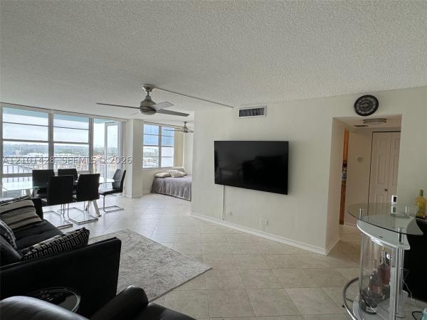 Winston Towers 500, 301 174th St #1105, Sunny Isles Beach, Florida 33160, image 1