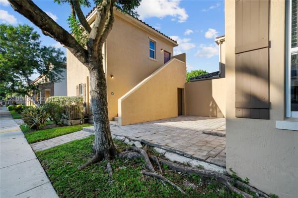 17099 SW 94th Way, Unincorporated Dade County, Florida 33196, image 1