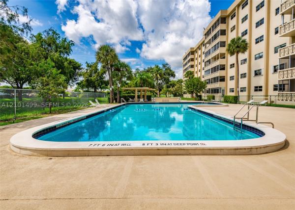 800 NE 195th St #408, Unincorporated Dade County, Florida 33179, image 1