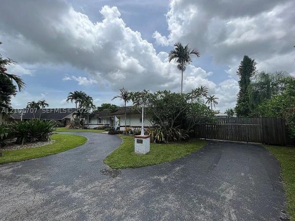 13250 N Calusa Club Dr, Unincorporated Dade County, Florida 33186, image 1