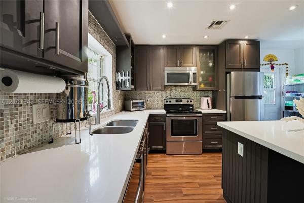 Park View Square, 12315 NE 12th Ct, North Miami, Florida 33161, image 1