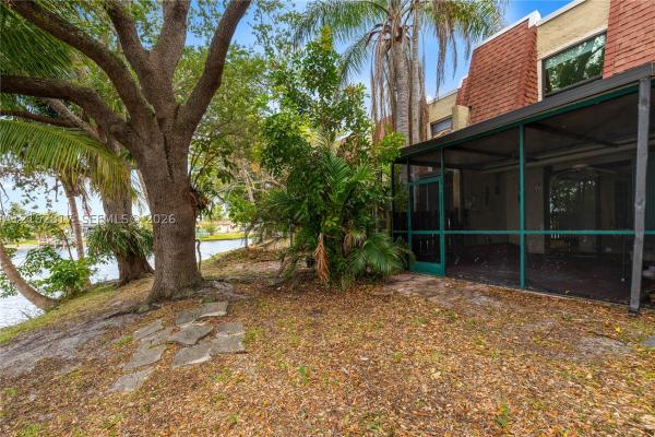 Westview, 8956 Palm Tree Ln, Pembroke Pines, Florida 33024, image 1