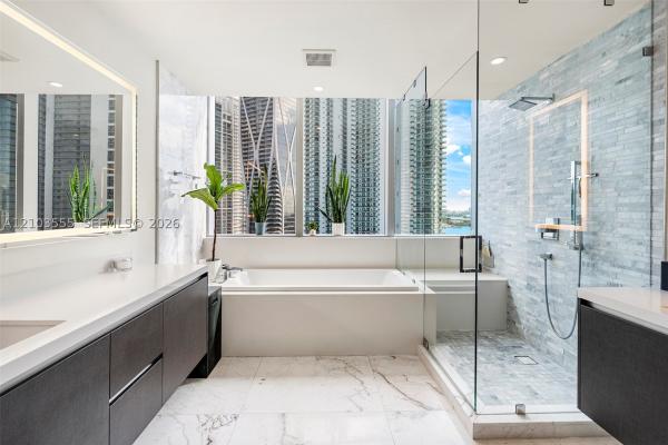 Paramount Miami Worldcenter, 851 NE 1st Ave #1901, Miami, Florida 33132, image 1