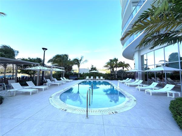 2411 Laguna Cir #2504, North Miami, Florida 33181, image 1