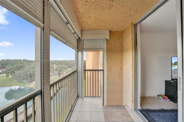 Rolling Hills Golf And Tennis Club, 3001 W Rolling Hills Cir #702, Davie, Florida 33328, image 1