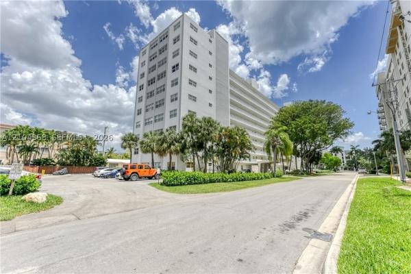 Horizon House, 2555 NE 11th St #301, Fort Lauderdale, Florida 33304, image 1