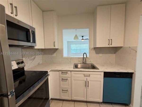 Hibiscus Gardens, 5001 W Oakland Park Blvd #305, Lauderdale Lakes, Florida 33313, image 1
