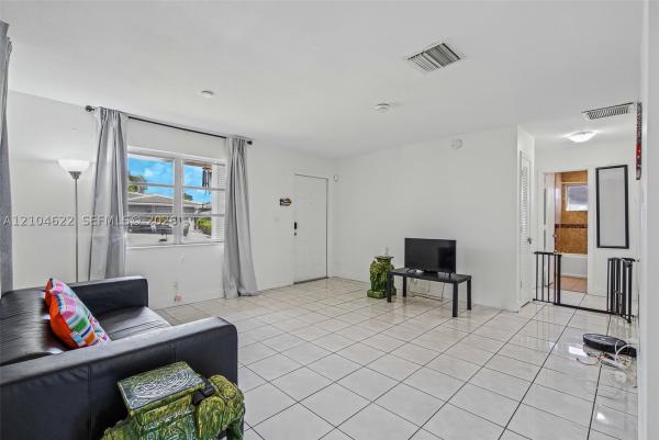 Mainlands Of Tamarac Lakes, 6802 NW 58th Ct, Tamarac, Florida 33321, image 1