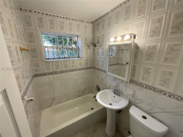 Judy Manors, 140 NE 171st St, North Miami Beach, Florida 33162, image 1