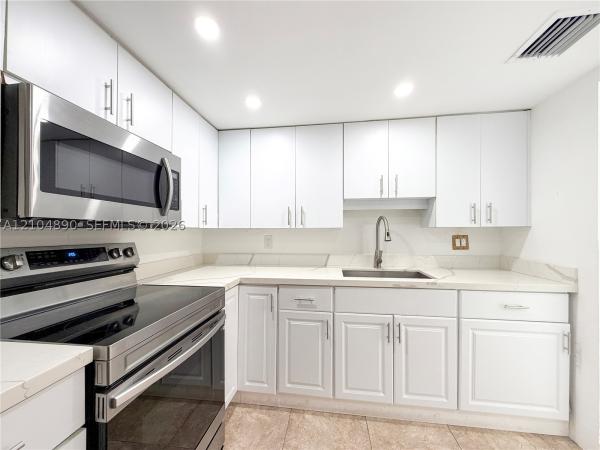 East Point Towers, 1160 N Federal Hwy #1222, Fort Lauderdale, Florida 33304, image 1