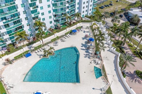 360, 7900 Harbor Island Dr #PH23, North Bay Village, Florida 33141, image 1