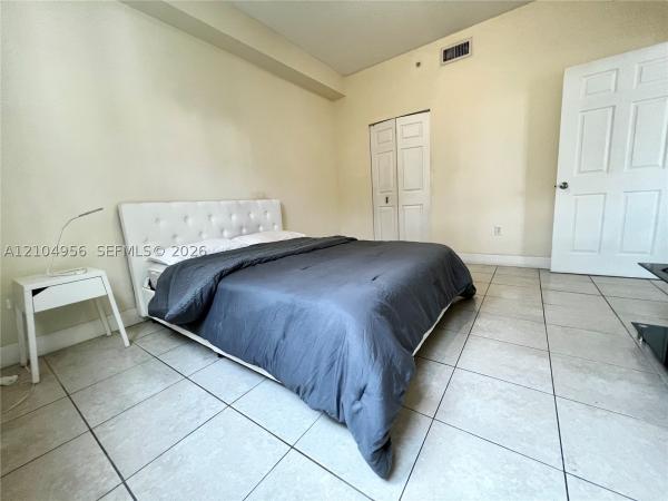 1800 Biscayne Plaza, 275 NE 18th St #305, Miami, Florida 33132, image 1
