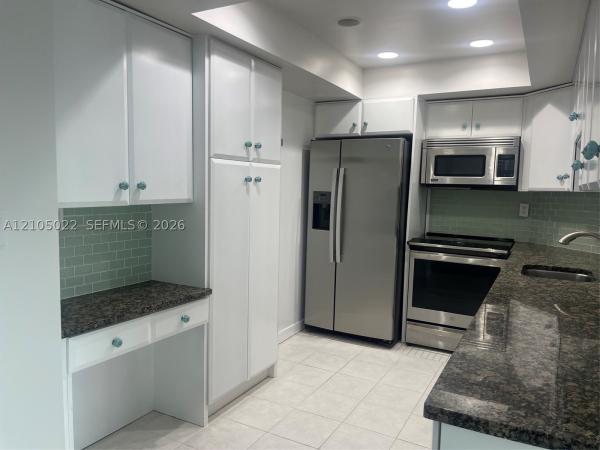 Arlen House West, 500 Bayview Dr #1520, Sunny Isles Beach, Florida 33160, image 1