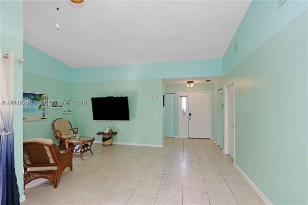 North Gate, 527 SE 21st Dr, Homestead, Florida 33033, image 1