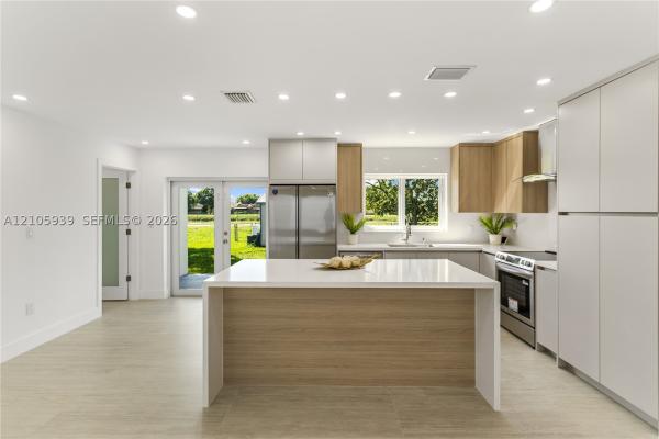 Lakewood Estates, 2850 NW 205th St, Miami Gardens, Florida 33056, image 1