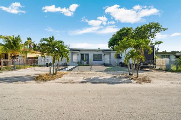 1030 NW 114th St, Unincorporated Dade County, Florida 33168, image 1