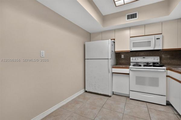 Mystic Pointe Tower 100, 19195 NE 36th Ct #2704, Aventura, Florida 33180, image 1
