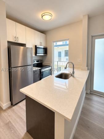 Lincoln, 1525 Michigan Ave #12, Miami Beach, Florida 33139, image 1