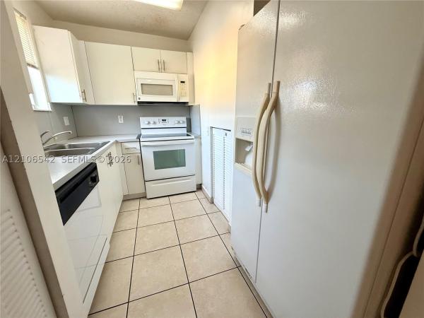 8183 NW 8th St #C5, Unincorporated Dade County, Florida 33126, image 1