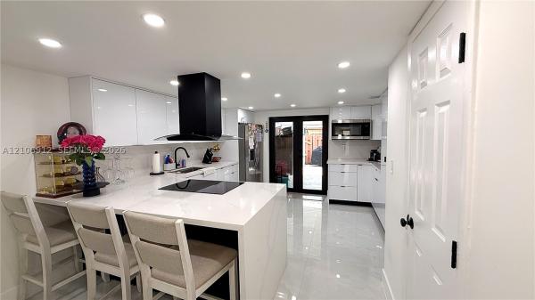 Oasis En Mango Hill, 1142 W 42nd St #19, Hialeah, Florida 33012, image 1