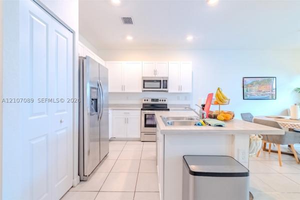 530 NE 207th St, Unincorporated Dade County, Florida 33179, image 1