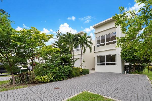 Parkview Villas, 2485 NE 135th St, North Miami, Florida 33181, image 1