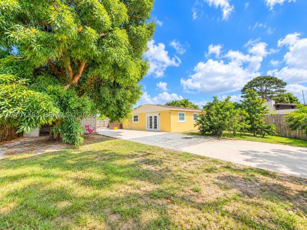 859 Caroline Cir, West Palm Beach, Florida 33413, image 1