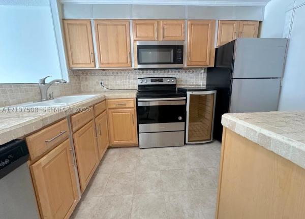 Admiral Towers, 1020 Meridian Ave #415, Miami Beach, Florida 33139, image 1