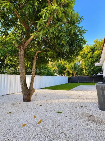520 NE 111th St, Unincorporated Dade County, Florida 33161, image 1