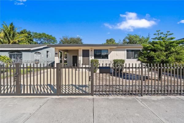 811 NW 115th St, Unincorporated Dade County, Florida 33168, image 1