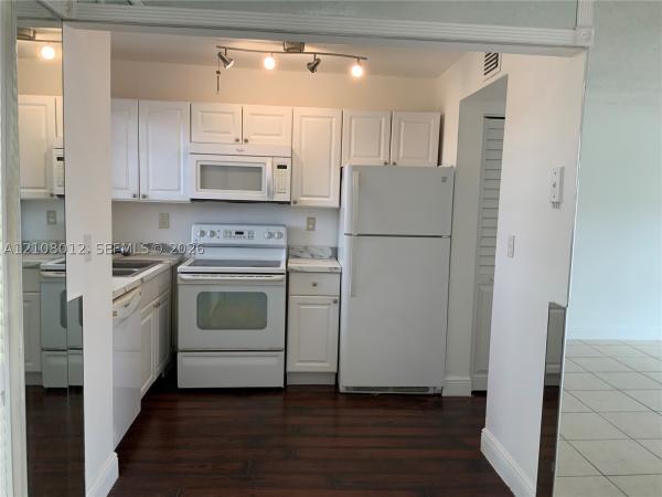 8889 Fontainebleau Blvd #403, Unincorporated Dade County, Florida 33172, image 1