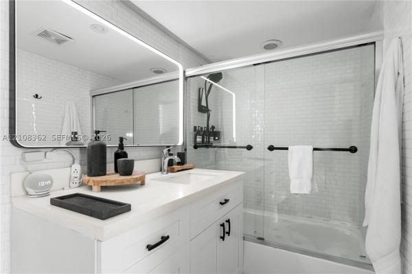 Vendome Place, 4301 Collins Ave #207, Miami Beach, Florida 33140, image 1