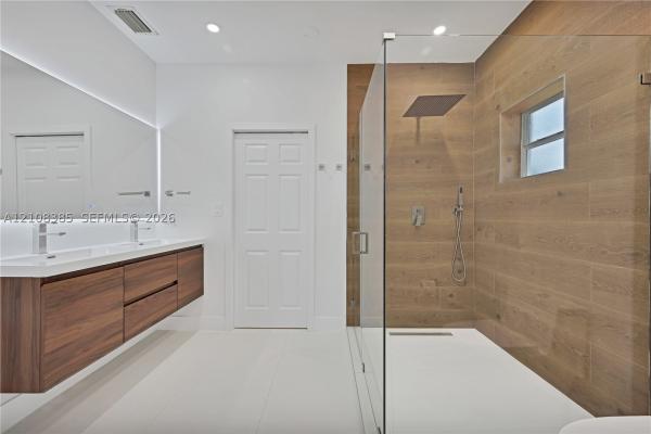 Gulfstream Estates, 818 NE 3rd St, Hallandale Beach, Florida 33009, image 1