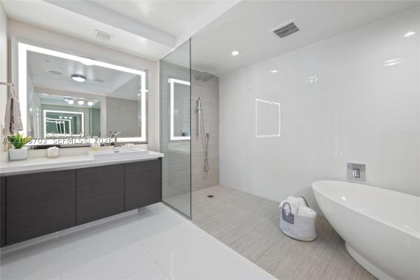 Parque Towers, 300 Sunny Isles Blvd #4-1501, Sunny Isles Beach, Florida 33160, image 1