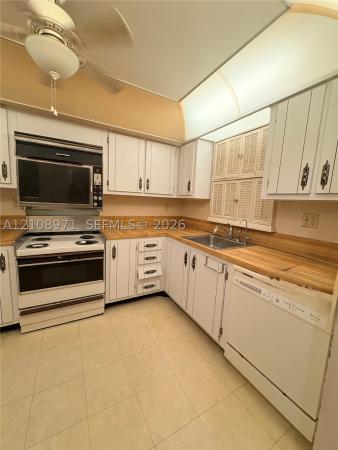 The Greens Of Inverrary, 6100 NW 44th St #208, Lauderhill, Florida 33319, image 1