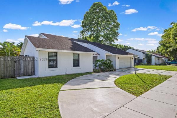 12220 SW 93rd St, Unincorporated Dade County, Florida 33186, image 1