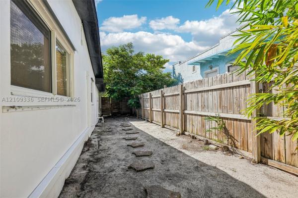 Pine Crest, 905 NE 5th St, Pompano Beach, Florida 33060, image 1