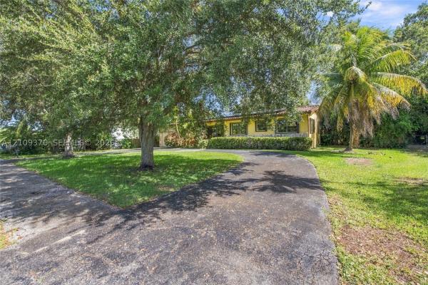 6445 SW 99th Ave, Unincorporated Dade County, Florida 33173, image 1