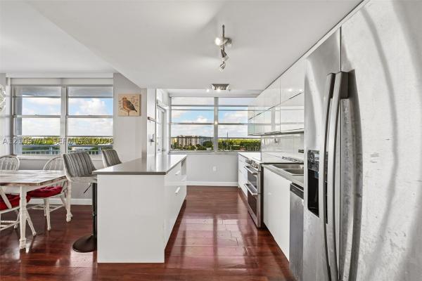 Del Prado South, 18011 Biscayne Blvd #705-1, Aventura, Florida 33160, image 1