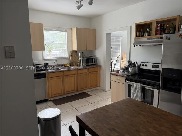 St James Park, 105 NW 31st St, Miami, Florida 33127, image 1