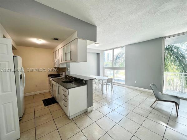 1800 Biscayne Plaza, 275 NE 18th St #305, Miami, Florida 33132, image 1