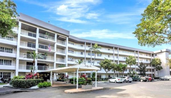Oaks Lane At Palm-Aire, 565 Oaks Ln #410, Pompano Beach, Florida 33069, image 1