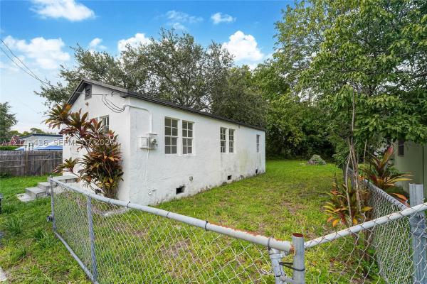 Bowling Green, 1053 NW 55th St, Miami, Florida 33127, image 1