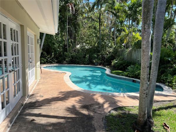 Biscayne Key Estates, 330 W Enid Dr, Key Biscayne, Florida 33149, image 1