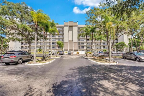 Rolling Hills Golf And Tennis Club, 3100 W Rolling Hills Cir #407, Davie, Florida 33328, image 1