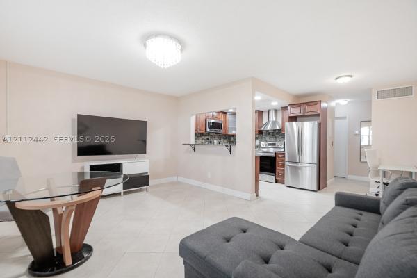 Maybury Mansions, 2455 NE 51st St #E-114, Fort Lauderdale, Florida 33308, image 1