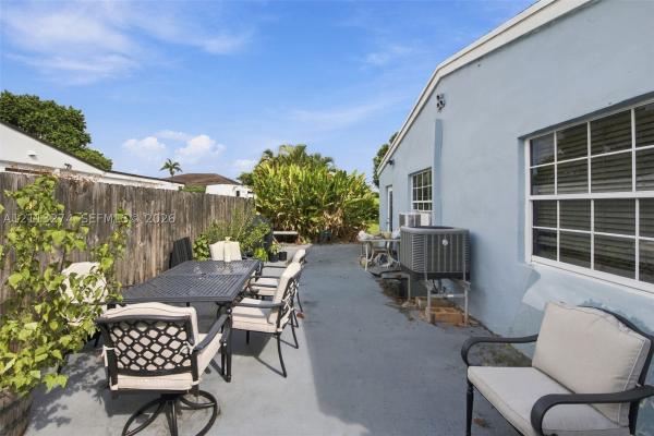 6521 SW 42nd St, Unincorporated Dade County, Florida 33155, image 1