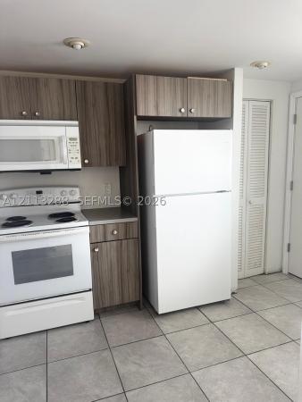 1770 NE 191st St #815-1, Unincorporated Dade County, Florida 33179, image 1